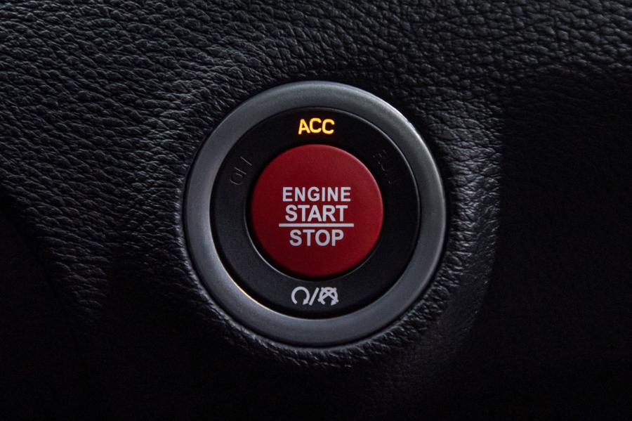 Детали интерьера Dodge Challenger SRT Demon (LC, 0945 of 3300) 2018 года  (фото 64 из 109)